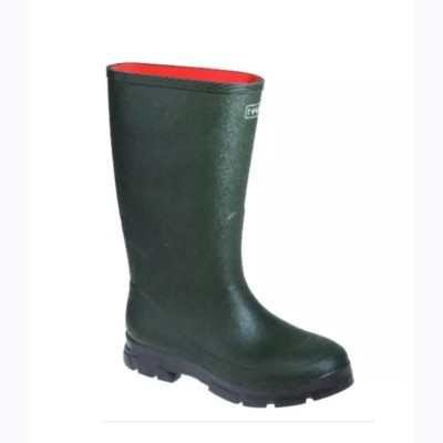 Bota de caucho, con forro de neopreno de 4mm y alto poder de agarre.